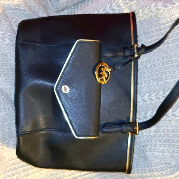 Authentic Michael Kors - Picture 1 of 4